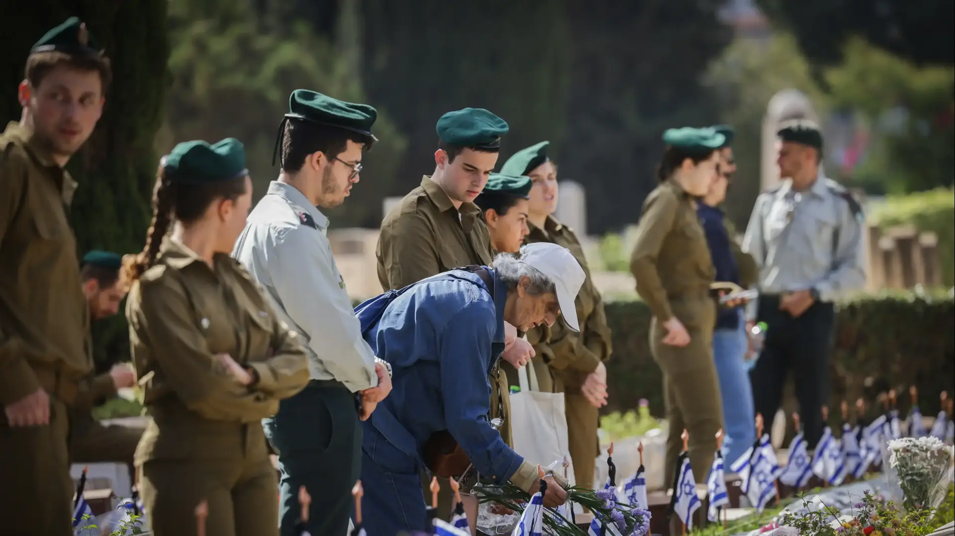 טקס יום הזיכרון לחללי צה"ל, בית עלמין נחלת יצחק, 21 באפריל 2026 טקס יום הזיכרון לחללי צה"ל, בית עלמין נחלת יצחק, 21 באפריל 2026