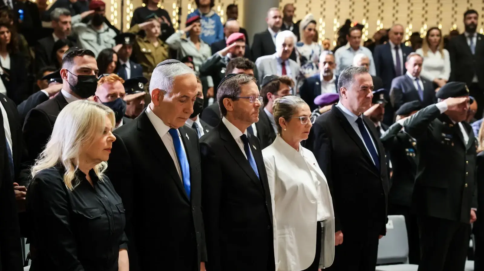 רה"מ בנימין נתניהו, שרה נתניהו, נשיא המדינה יצחק הרצוג, מיכל הרצוג, טקס יום הזיכרון לחללי צה"ל, הר הרצל, 21 באפריל 2026 רה"מ בנימין נתניהו, שרה נתניהו, נשיא המדינה יצחק הרצוג, מיכל הרצוג, טקס יום הזיכרון לחללי צה"ל, הר הרצל, 21 באפריל 2026