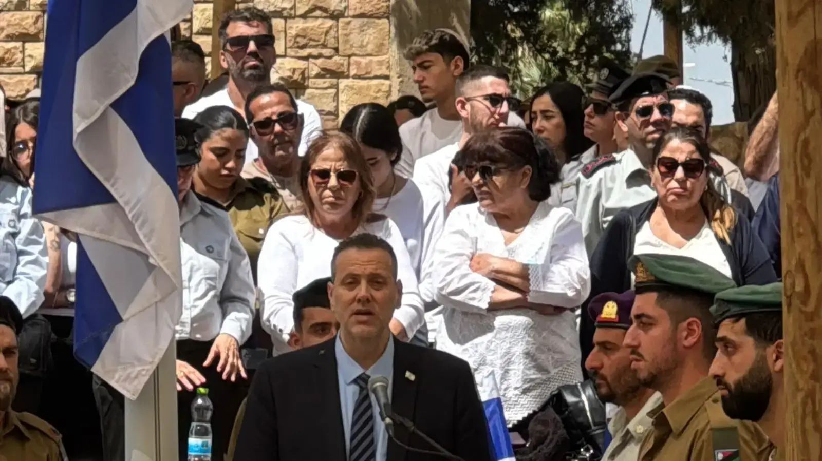 השר מיקי זוהר בטקס יום הזיכרון הממלכתי בעיר אופקים השר מיקי זוהר בטקס יום הזיכרון הממלכתי בעיר אופקים
