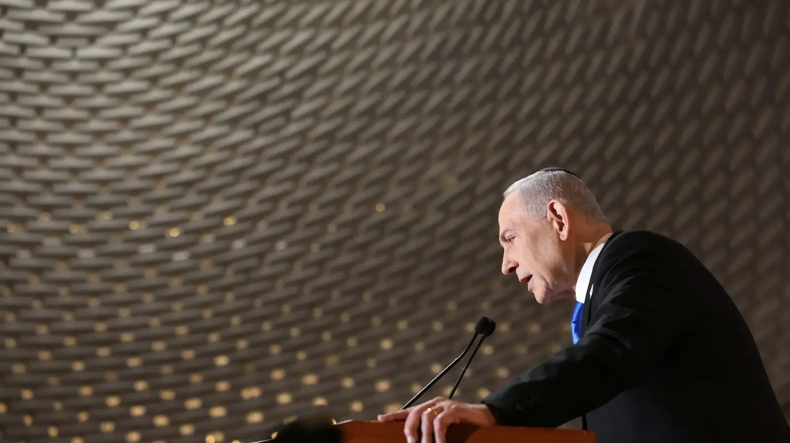 רה"מ בנימין נתניהו, נשיא המדינה יצחק הרצוג, מיכל הרצוג, טקס יום הזיכרון לחללי צה"ל, הר הרצל, 21 באפריל 2026 רה"מ בנימין נתניהו, נשיא המדינה יצחק הרצוג, מיכל הרצוג, טקס יום הזיכרון לחללי צה"ל, הר הרצל, 21 באפריל 2026
