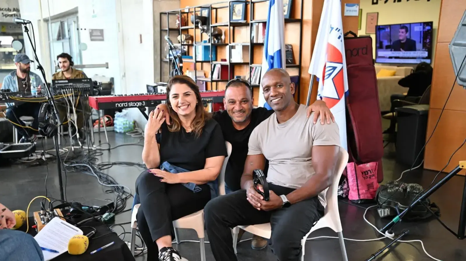 כך נראים החיים שאחרי 7 באוקטובר: ליאת הסתתרה עם שוטרת פצועה, פסה חזר לזירה ונורה כך נראים החיים שאחרי 7 באוקטובר: ליאת הסתתרה עם שוטרת פצועה, פסה חזר לזירה ונורה