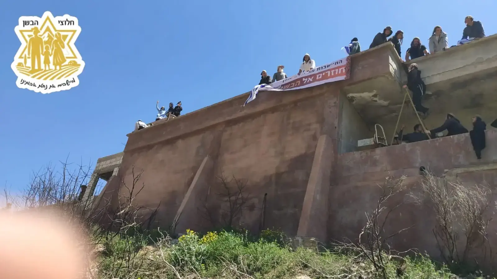 פעילי "חלוצי הבשן" מתבצרים על מבנה בסוריה. 22/04/2026 פעילי "חלוצי הבשן" מתבצרים על מבנה בסוריה. 22/04/2026