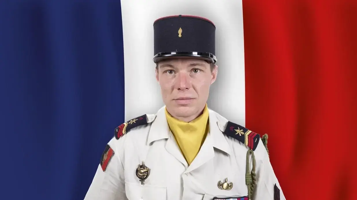 רב"ט אניסה ג׳יררדן, החייל הצרפתי שנהרג כתוצאה מתקיפת חיזבאללה בלבון. 22 באפריל 2026 רב"ט אניסה ג׳יררדן, החייל הצרפתי שנהרג כתוצאה מתקיפת חיזבאללה בלבון. 22 באפריל 2026