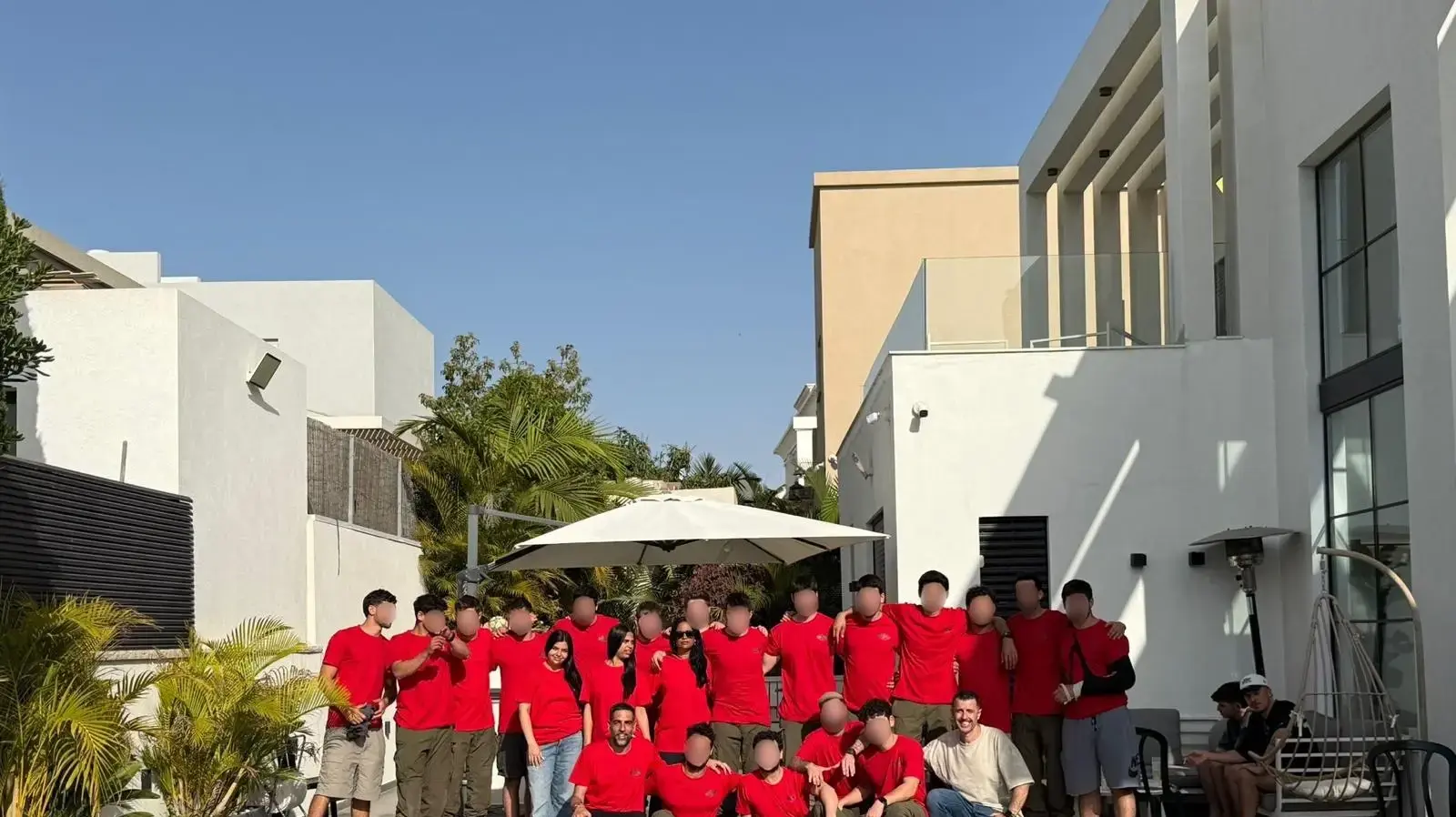 לוחמי סיירת נח״ל וחבריו של בן ז״ל, יצאו מלבנון והגיעו לבקר את משפחת כהן לוחמי סיירת נח״ל וחבריו של בן ז״ל, יצאו מלבנון והגיעו לבקר את משפחת כהן