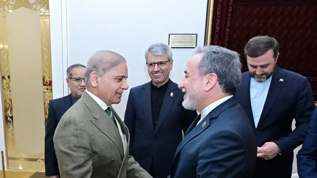ראש ממשלת פקיסטן, שהבז שריף, בפגישה עם שר החוץ האיראני עבאס עראקצ’י ראש ממשלת פקיסטן, שהבז שריף, בפגישה עם שר החוץ האיראני עבאס עראקצ’י