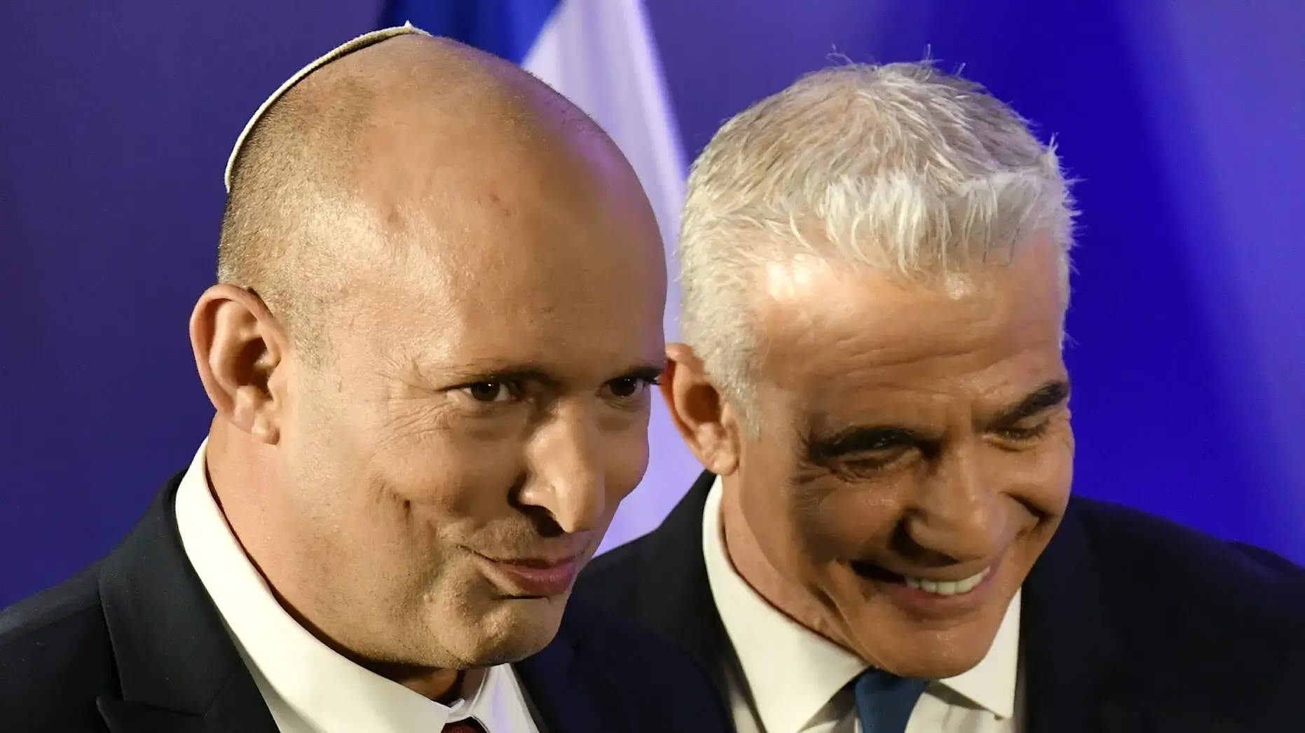 יאיר לפיד ונפתלי בנט מצהירים על איחוד מפלגתם, 'ביחד' ברשות בנט, 26 באפריל 2026 יאיר לפיד ונפתלי בנט מצהירים על איחוד מפלגתם, 'ביחד' ברשות בנט, 26 באפריל 2026