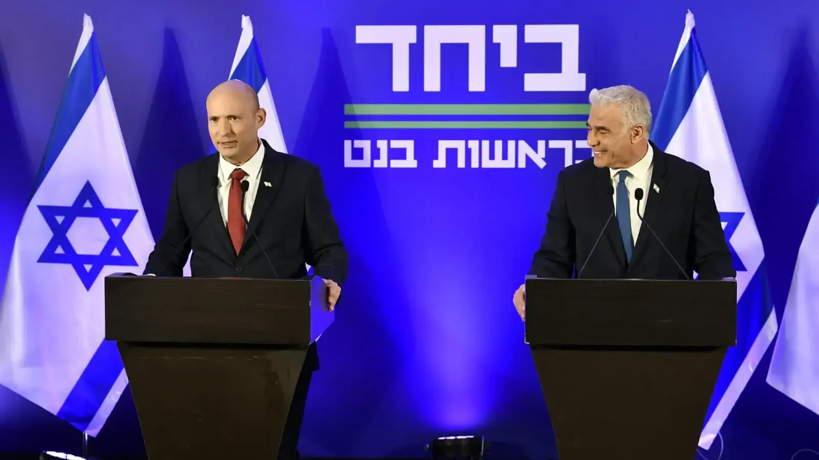 יאיר לפיד ונפתלי בנט מצהירים על איחוד מפלגתם, 'ביחד' ברשות בנט, 26 באפריל 2026 יאיר לפיד ונפתלי בנט מצהירים על איחוד מפלגתם, 'ביחד' ברשות בנט, 26 באפריל 2026