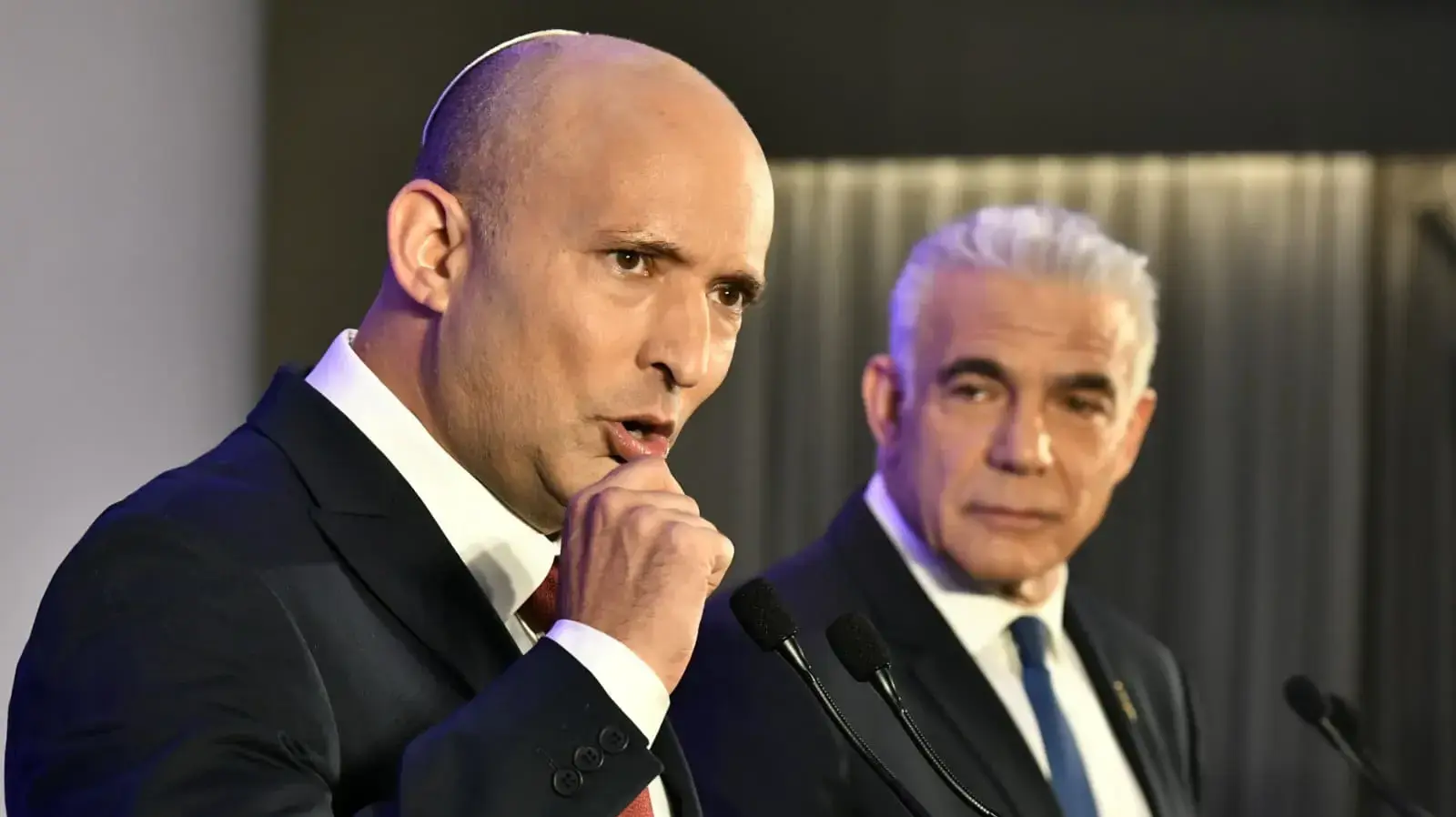 יאיר לפיד ונפתלי בנט מצהירים על איחוד מפלגתם, 'ביחד' ברשות בנט, 26 באפריל 2026 יאיר לפיד ונפתלי בנט מצהירים על איחוד מפלגתם, 'ביחד' ברשות בנט, 26 באפריל 2026