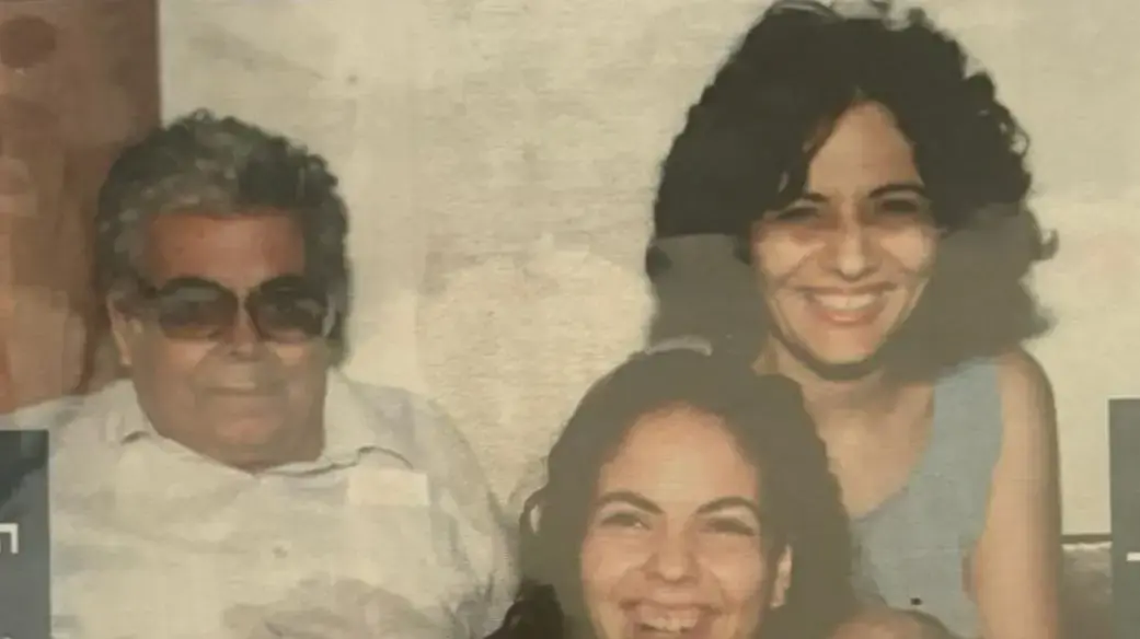 פרופ׳ גבי אלבז לאחר הפציעה ופרופ׳ אבי ריבקינד שהציל את חייה פרופ׳ גבי אלבז לאחר הפציעה ופרופ׳ אבי ריבקינד שהציל את חייה