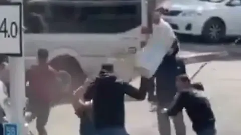 נערים תוקפים מורה נהיגה בגבעה הצרפתית ירושלים נערים תוקפים מורה נהיגה בגבעה הצרפתית ירושלים