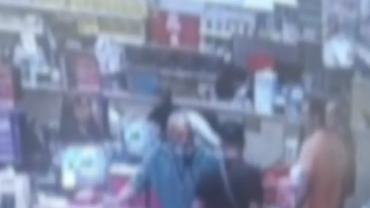 לקוח לא מרוצה של סופרמרקט רמי לוי השתולל ותקף עובדת לקוח לא מרוצה של סופרמרקט רמי לוי השתולל ותקף עובדת