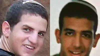 אילוסטרציה- דוד רובין ואחיקם עמיחי, החיילים שנרצחו ע"י פלסטינים במהלך טיול סמוך לחברון אילוסטרציה- דוד רובין ואחיקם עמיחי, החיילים שנרצחו ע"י פלסטינים במהלך טיול סמוך לחברון