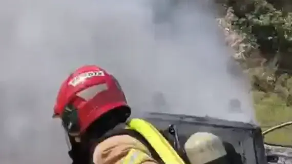 התלקחה שריפה ברכב במשגב עם, כתוצאה מפגיעת רחפן - 2 פצועים באורח קל התלקחה שריפה ברכב במשגב עם, כתוצאה מפגיעת רחפן - 2 פצועים באורח קל