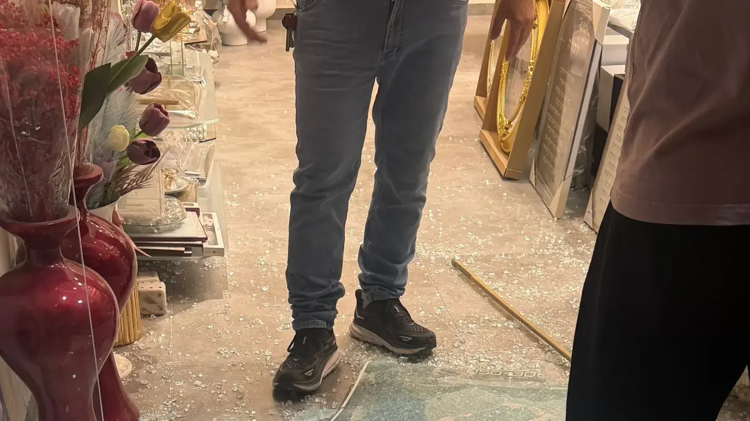 ירי לעבר משרד עורכי דין בקרית אתא ירי לעבר משרד עורכי דין בקרית אתא
