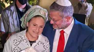 איתמר בן גביר לצד אשתו אילה, במסיבת יום ההולדת איתמר בן גביר לצד אשתו אילה, במסיבת יום ההולדת