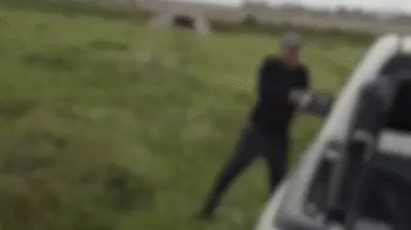 סכסוך משפחתי על קרקע הסתיים הדרדר למכות וניפוץ מכונית באמצעות מקל גולף
