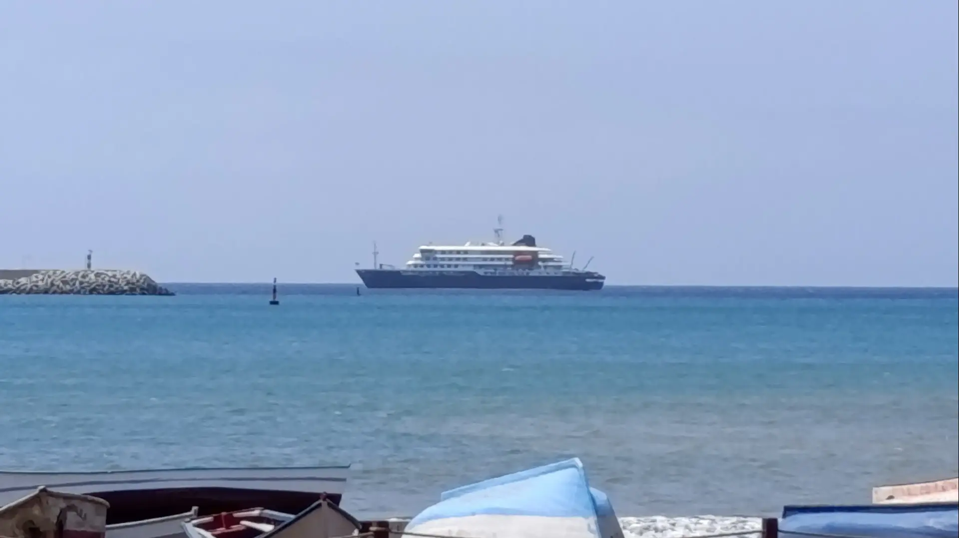 הספינה MV "הןנדיוס" לחופי כף ורדה, 4 במאי 2026

