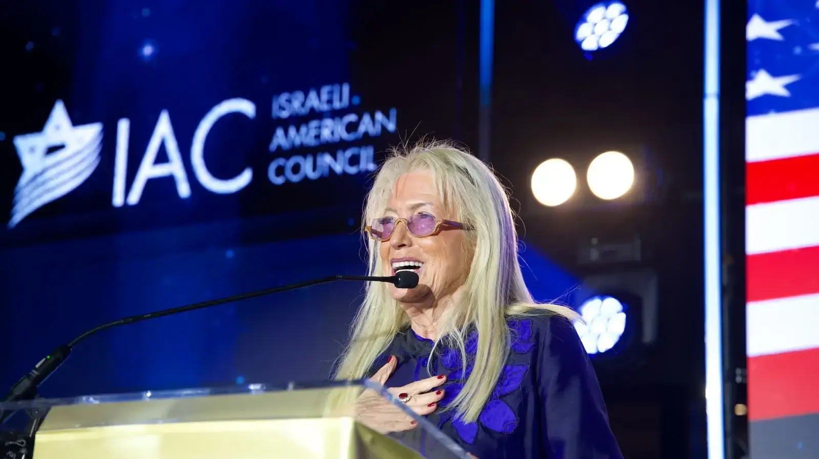 ד"ר מרים אדלסון מקבלת את פרס מפעל החיים “מגינת עם ישראל” בערב הגאלה של ארגון הקהילה הישראלית-אמריקאית IAC ד"ר מרים אדלסון מקבלת את פרס מפעל החיים “מגינת עם ישראל” בערב הגאלה של ארגון הקהילה הישראלית-אמריקאית IAC
