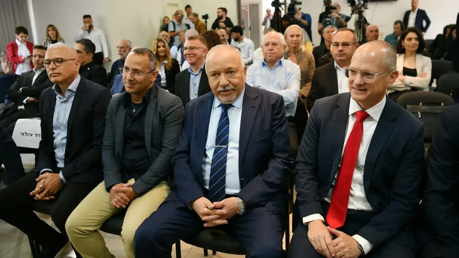 מסיבת עיתונאים של יו״ר מפלגת ישראל ביתנו, ח״כ אביגדור ליברמן, תל אביב מסיבת עיתונאים של יו״ר מפלגת ישראל ביתנו, ח״כ אביגדור ליברמן, תל אביב