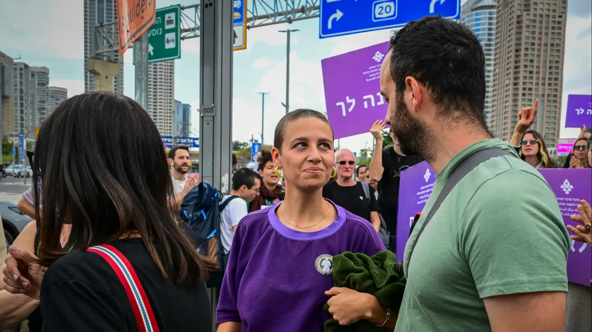 נעמה שחר מגיעה לעימות עם הגבר החשוד כי אנס אותה, 6 במאי 2026 נעמה שחר מגיעה לעימות עם הגבר החשוד כי אנס אותה, 6 במאי 2026