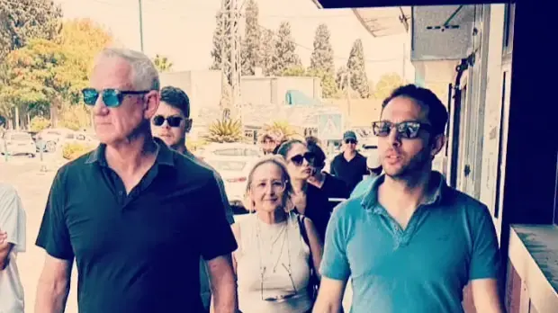 שלומי יחיאב ובני גנץ שלומי יחיאב ובני גנץ