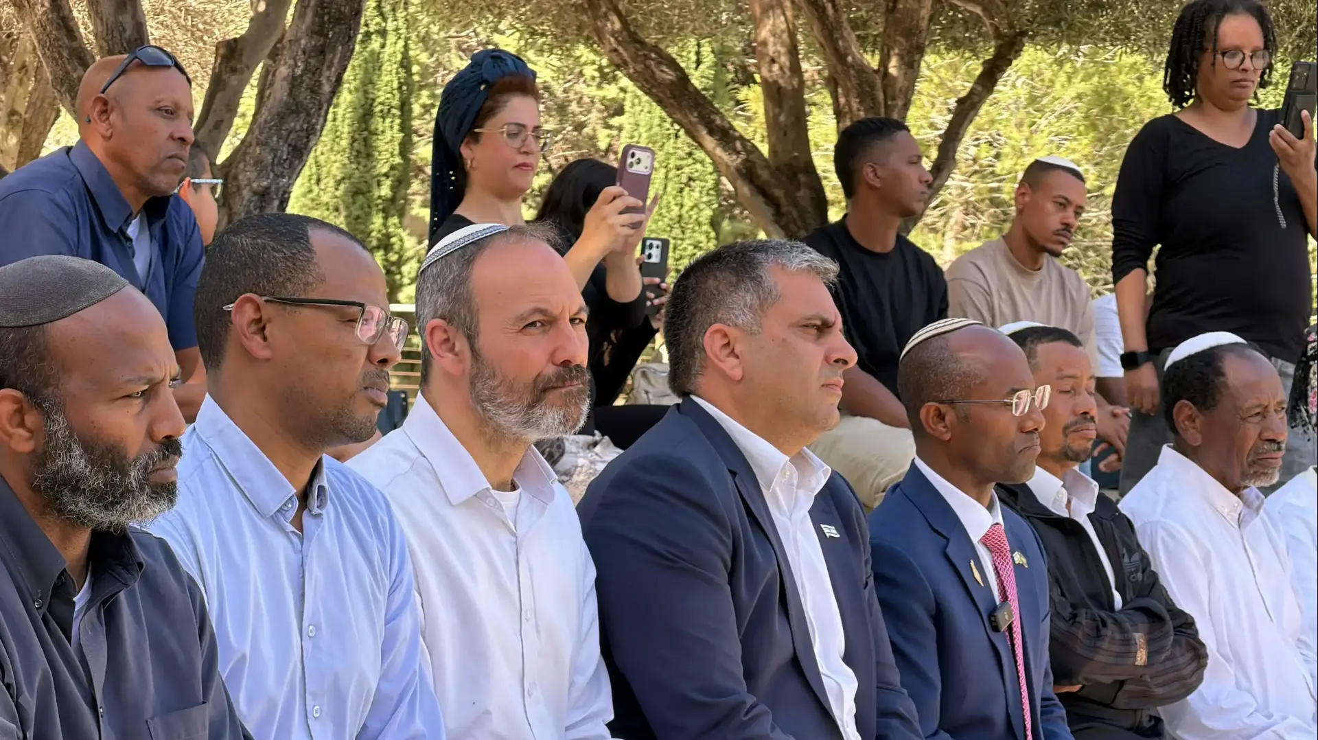 ח"כ משה סולומון, שר העליה והקליטה אופיר סופר, משה פינס המשנה למנכ"ל משרד העליה והקליטה, הבטמו יוסף הממונה על העלייה מאתיופיה בסוכנות היהודית ח"כ משה סולומון, שר העליה והקליטה אופיר סופר, משה פינס המשנה למנכ"ל משרד העליה והקליטה, הבטמו יוסף הממונה על העלייה מאתיופיה בסוכנות היהודית