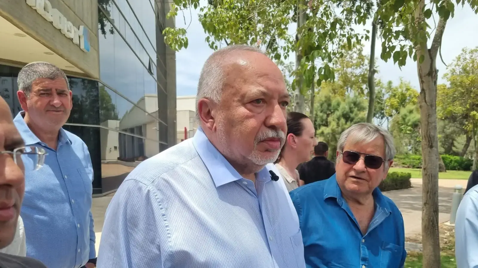 חבר הכנסת אביגדור ליברמן בסיור בבארי חבר הכנסת אביגדור ליברמן בסיור בבארי