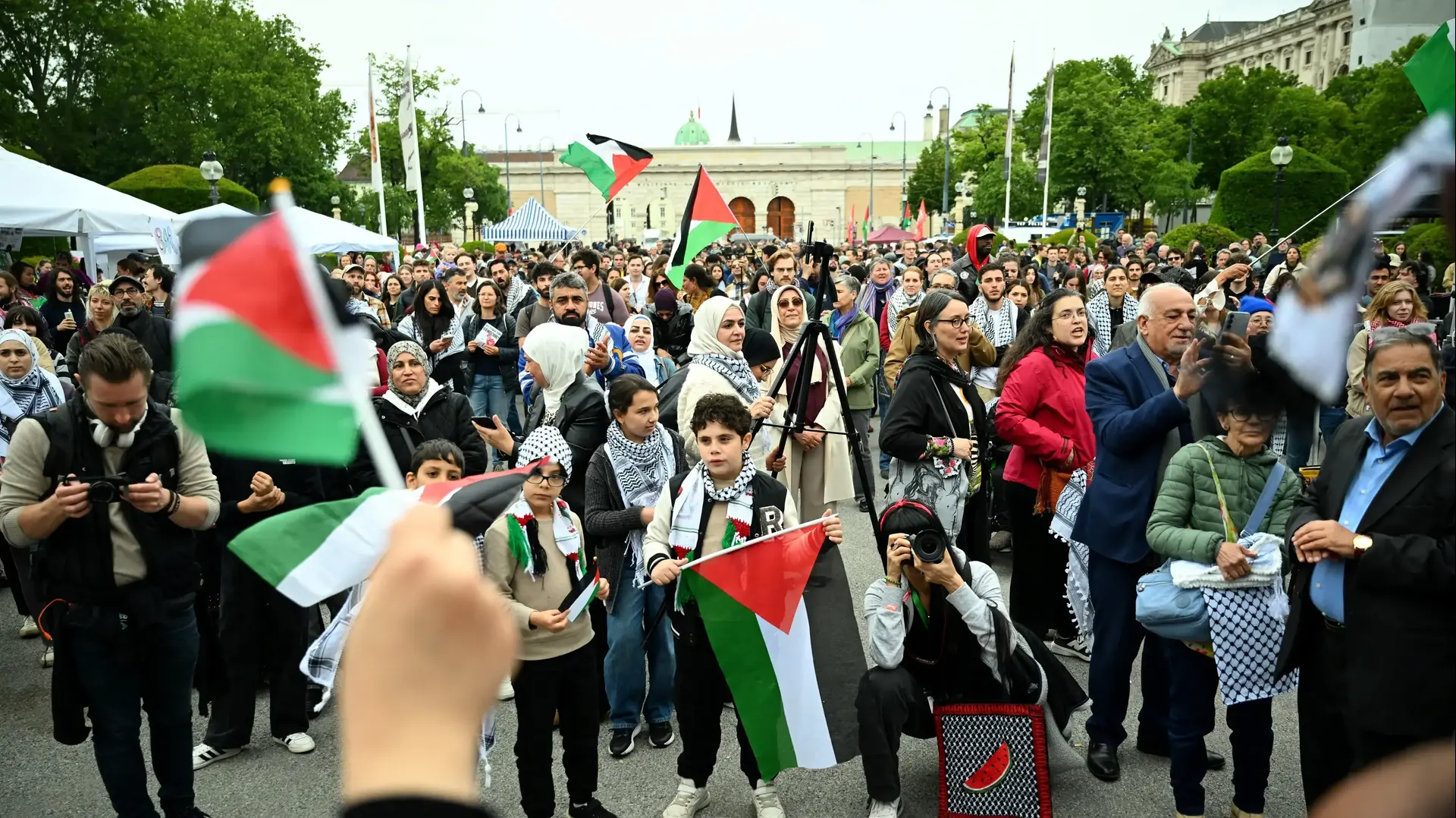 הפגנה לציון יום הנכבה ונגד השתתפות ישראל באירוויזיון, וינה, אוסטריה, 15 במאי 2026
הפגנה לציון יום הנכבה ונגד השתתפות ישראל באירוויזיון, וינה, אוסטריה, 15 במאי 2026