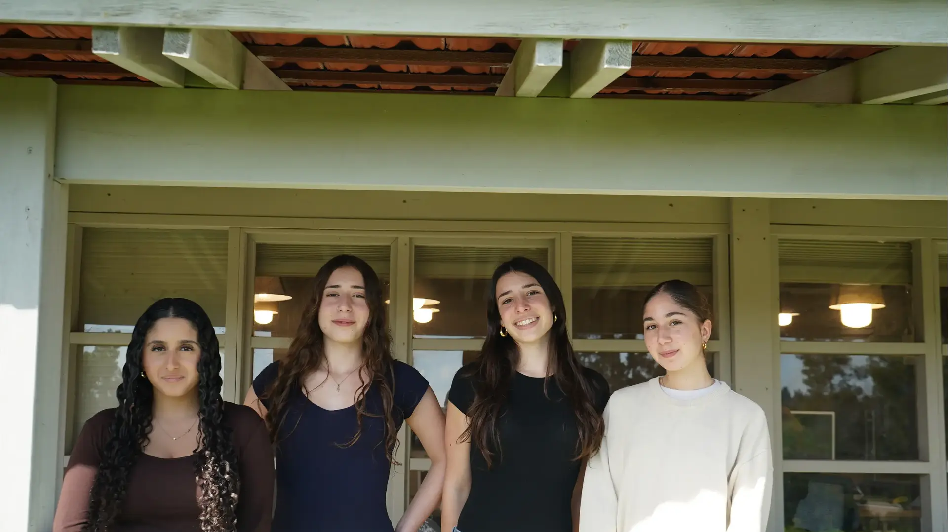 דרור, נוגה, מיקה וירדן מבית הספר "העמק המערבי" שזכו בתחרות יזמות של Beyond Oil דרור, נוגה, מיקה וירדן מבית הספר "העמק המערבי" שזכו בתחרות יזמות של Beyond Oil