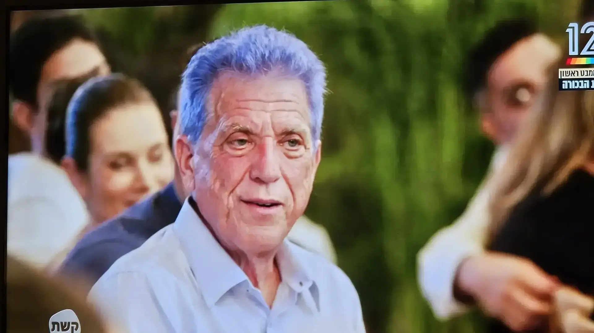 איש עם שיער סגול בחתונה ממבט ראשון חתונמי