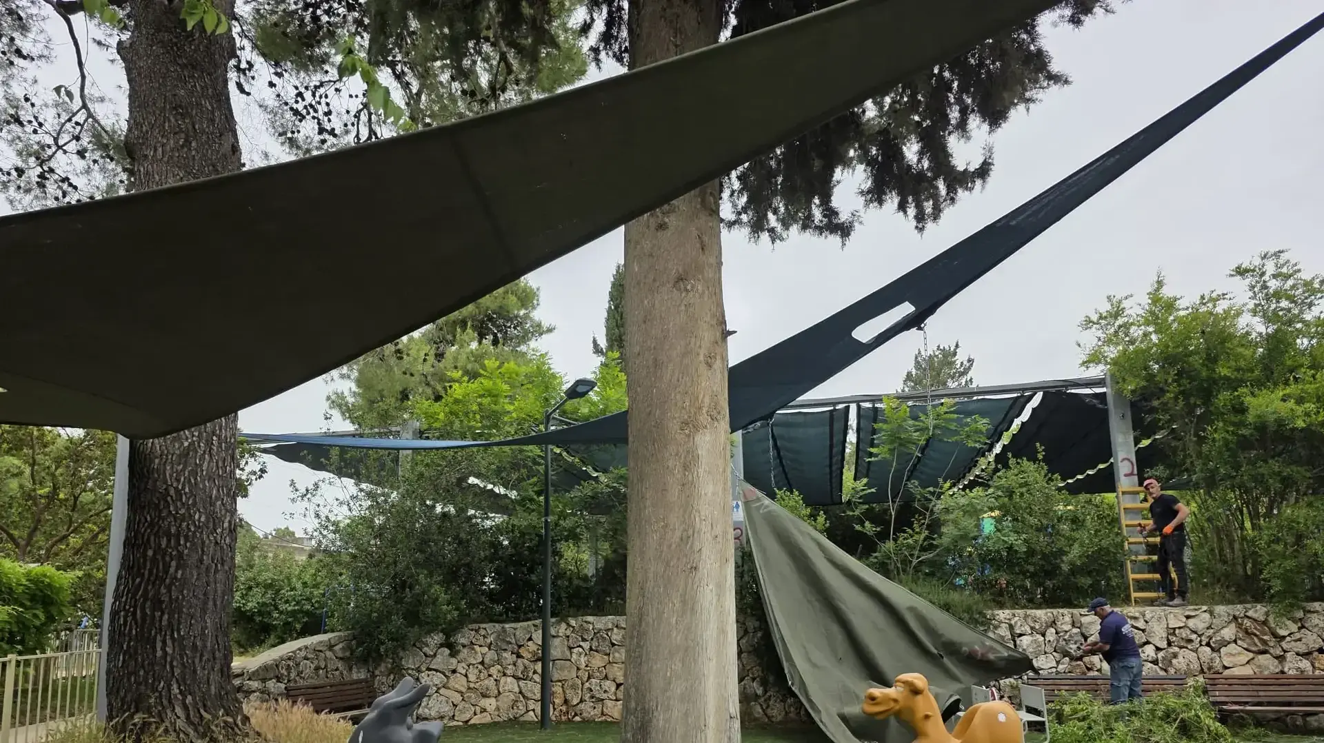 פריסת רשתות מעל גני ילדים להגנה מפני רחפני נפץ, סאסא, 18 במאי 2026