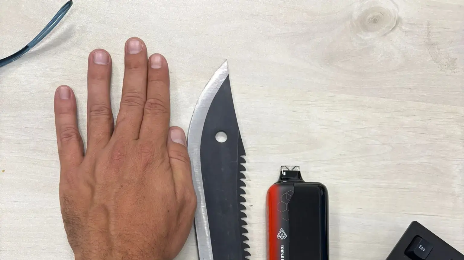 כך הולכים בני נוער בישראל לים: עם מצ'טה, וודקה וגז פלפל כך הולכים בני נוער בישראל לים: עם מצ'טה, וודקה וגז פלפל