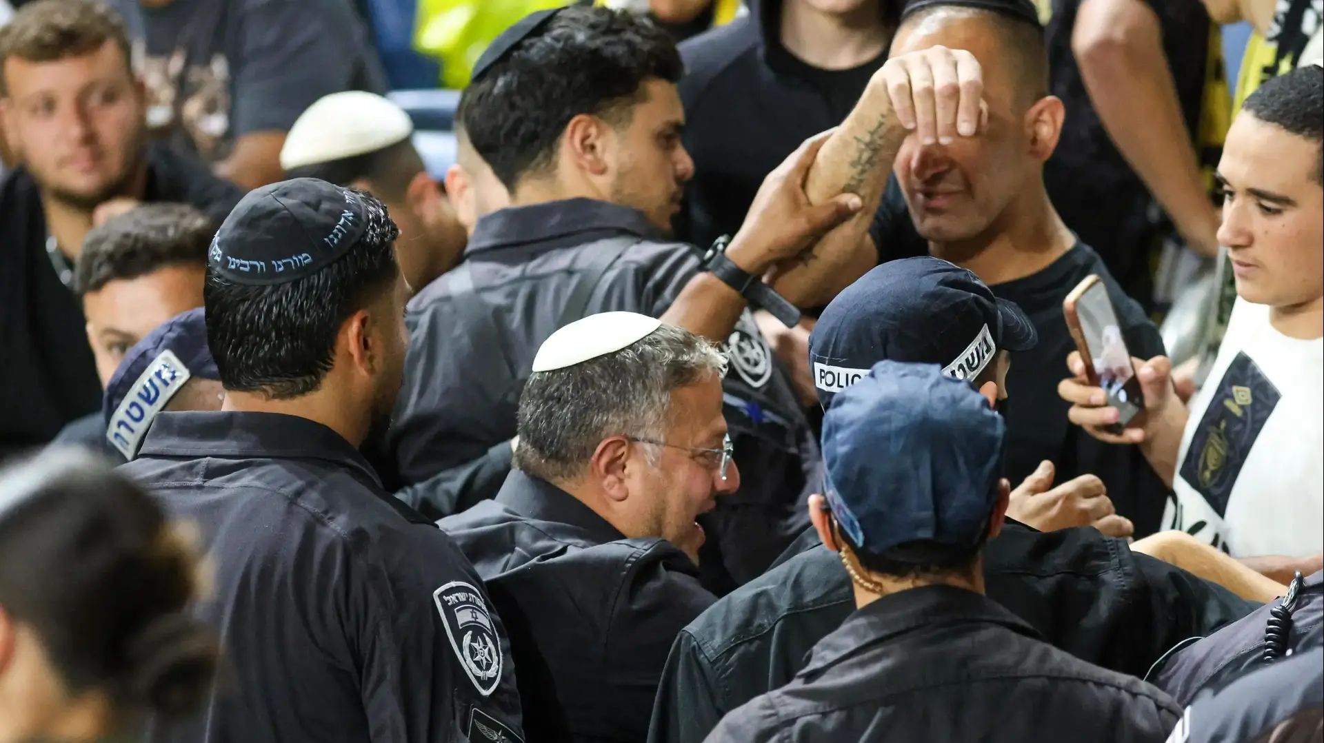 השר לביטחון לאומי איתמר בן גביר במשחק של בית"ר ירושלים השר לביטחון לאומי איתמר בן גביר במשחק של בית"ר ירושלים