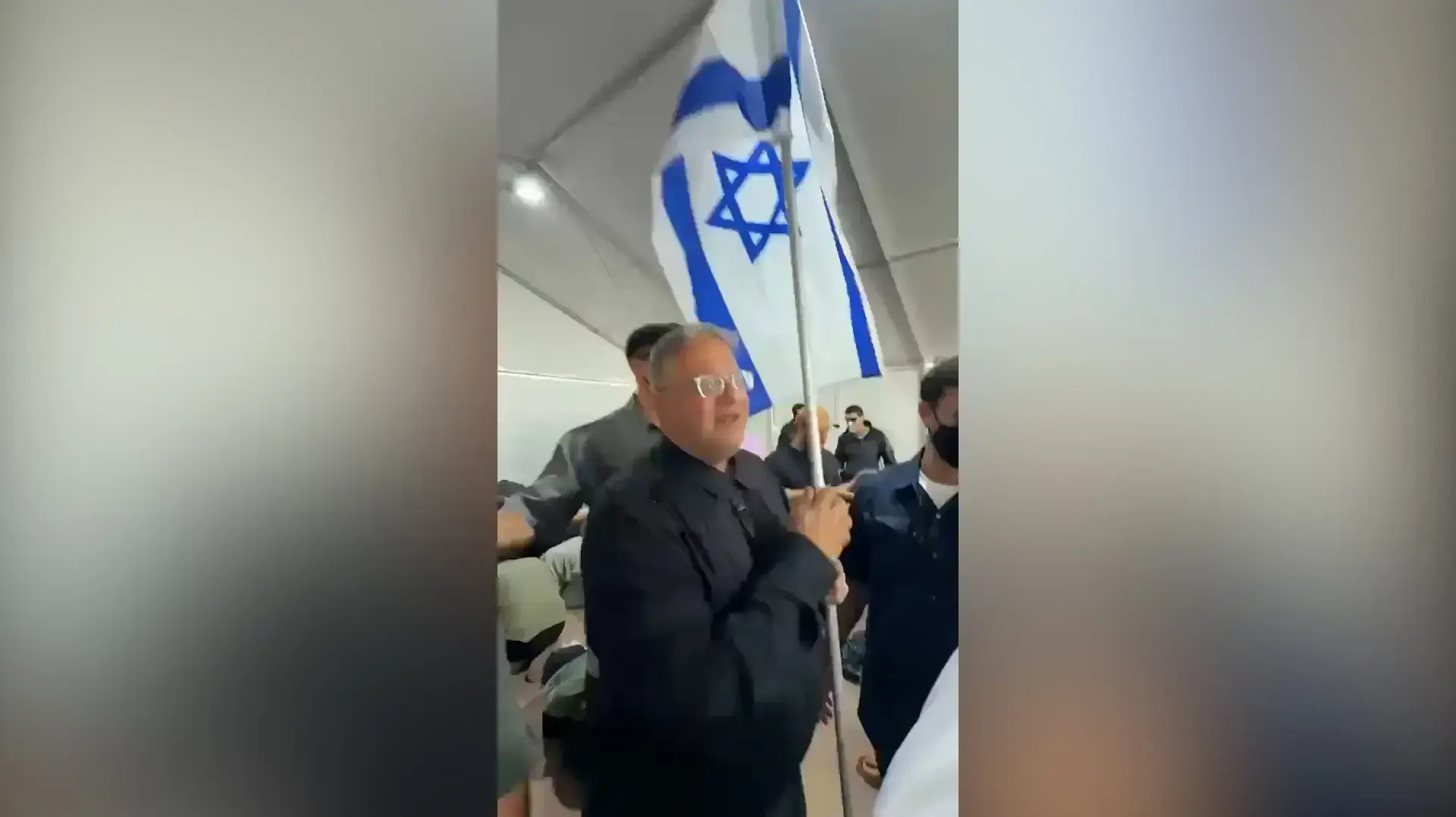 סיור של בן גביר ומירי רגב יחד עם לוחמי הכליאה וכוחות משטרה וצה״ל בנמל אשדוד בתפיסת פעילי המשט סיור של בן גביר ומירי רגב יחד עם לוחמי הכליאה וכוחות משטרה וצה״ל בנמל אשדוד בתפיסת פעילי המשט
