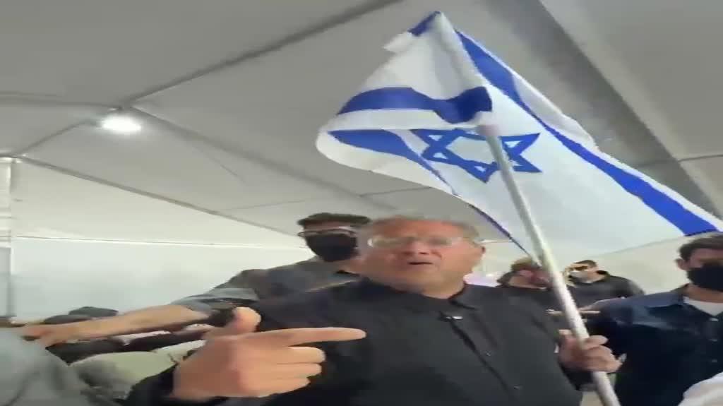 איתמר בן גביר עם פעילי המשט בנמל אשדוד