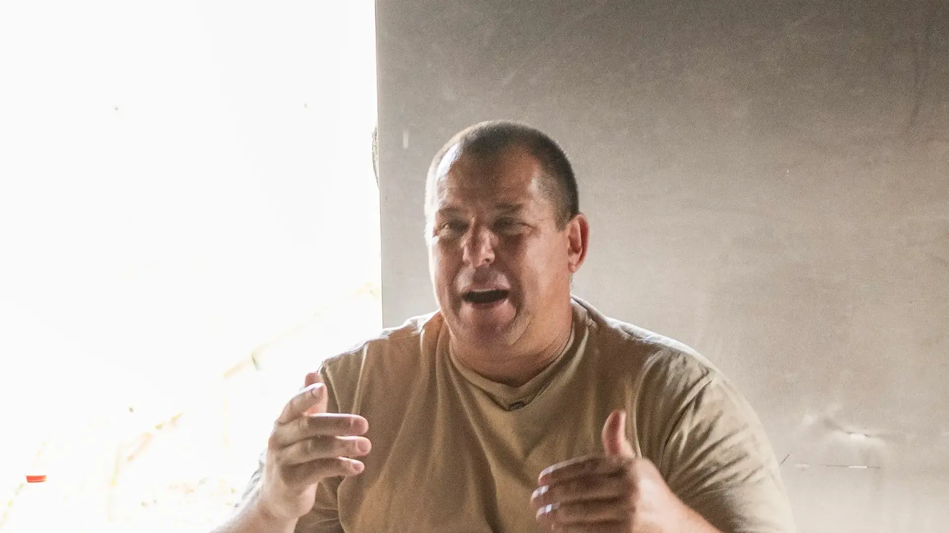 אבדיע בכר בסיור האחרון לפני שביתו יהרס, קיבוץ בארי, 20 במאי 2026 אבדיע בכר בסיור האחרון לפני שביתו יהרס, קיבוץ בארי, 20 במאי 2026