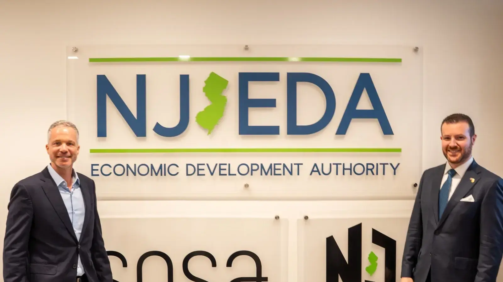 מנהל החדשנות הבינלאומית ב-NJEDA מימין, אנדרו גרוס, ומשמאלו מנכ"ל SOSA, עוזי שפר מנהל החדשנות הבינלאומית ב-NJEDA מימין, אנדרו גרוס, ומשמאלו מנכ"ל SOSA, עוזי שפר