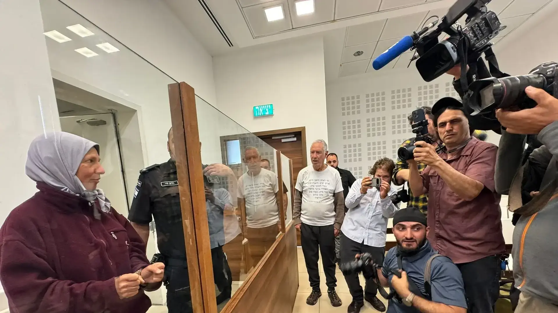 זוהר רגב, הישראלית שהשתתפה במשט לעזה, בבית המשפט בערב החג