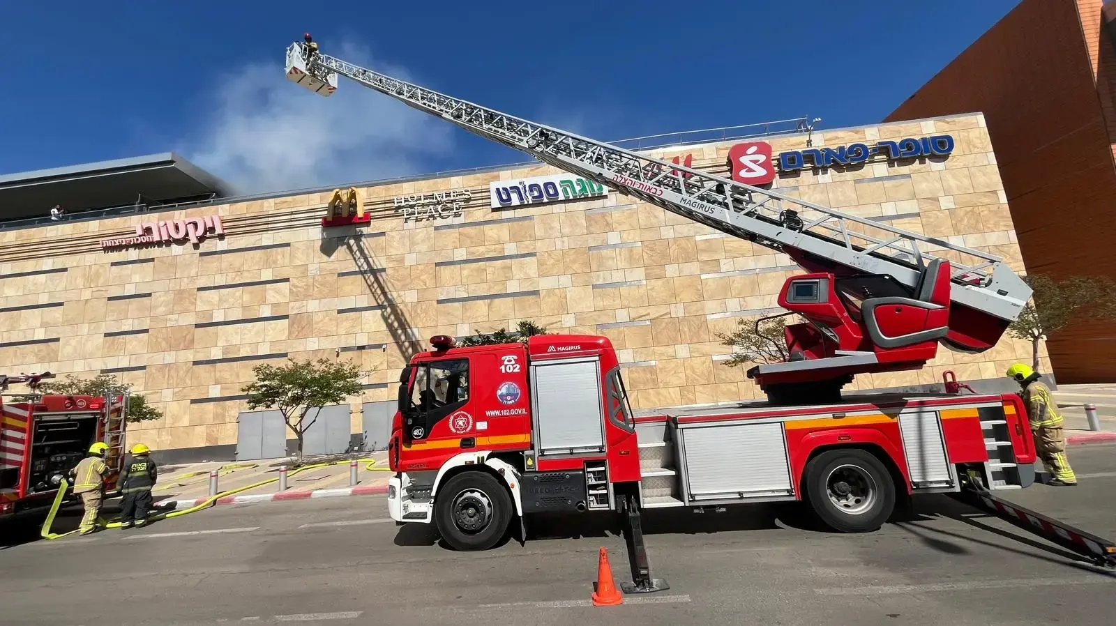 שריפה בקניון שבעת הכוכבים בהרצליה, 24 במאי 2026
