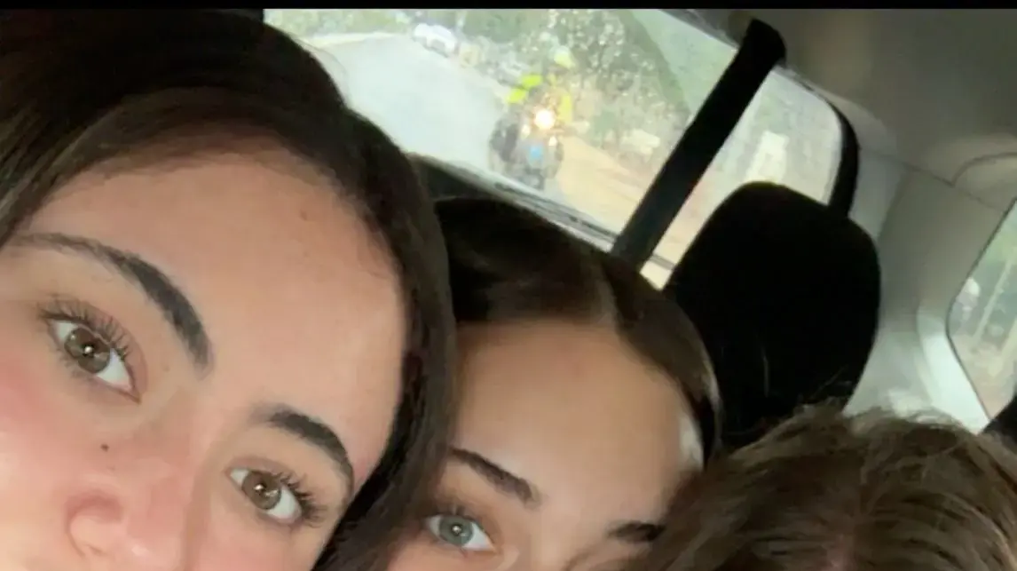 סמלת רותם ינאי עם חברותיה סמלת רותם ינאי עם חברותיה