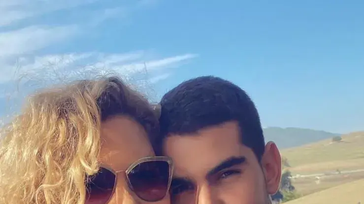 המיזם שמחבר בין בני נוער לקשישים לזכר מפקד הטנק רס"ן גיא ניזרי שנפל בעזה המיזם שמחבר בין בני נוער לקשישים לזכר מפקד הטנק רס"ן גיא ניזרי שנפל בעזה