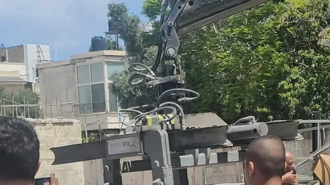 תיעוד הצבת מחסומי הבטון בג'סר א'-זרקא. 29 במאי 2026 תיעוד הצבת מחסומי הבטון בג'סר א'-זרקא. 29 במאי 2026