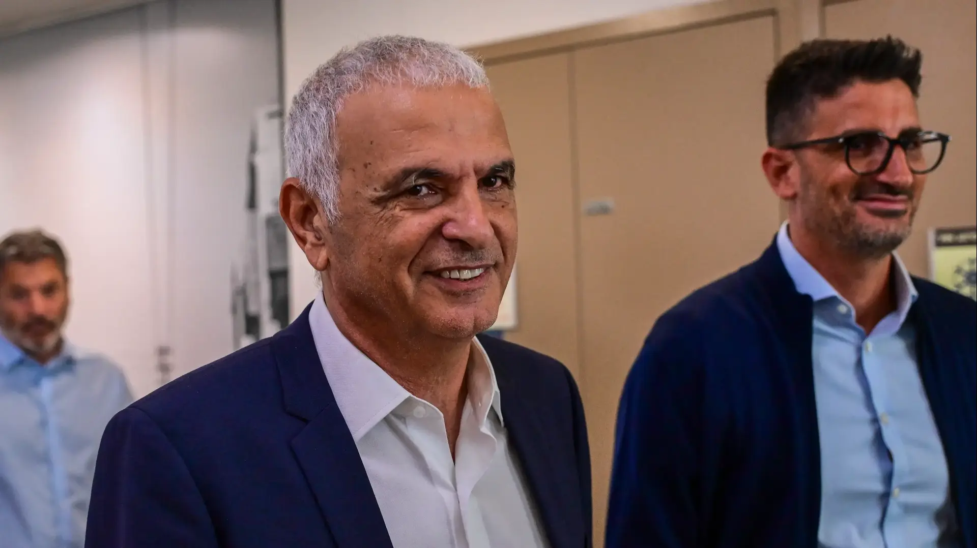 שר האוצר לשעבר משה כחלון נאשם בעבירות דיווח לפי חוק ניירות ערך בפרשת יונט קרדיט, בימ"ש מחוזי ת"א. 31 במאי 2026 שר האוצר לשעבר משה כחלון נאשם בעבירות דיווח לפי חוק ניירות ערך בפרשת יונט קרדיט, בימ"ש מחוזי ת"א. 31 במאי 2026