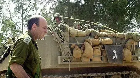 שאול מופז בסיור בגזרות הלחימה בשכם שאול מופז בסיור בגזרות הלחימה בשכם