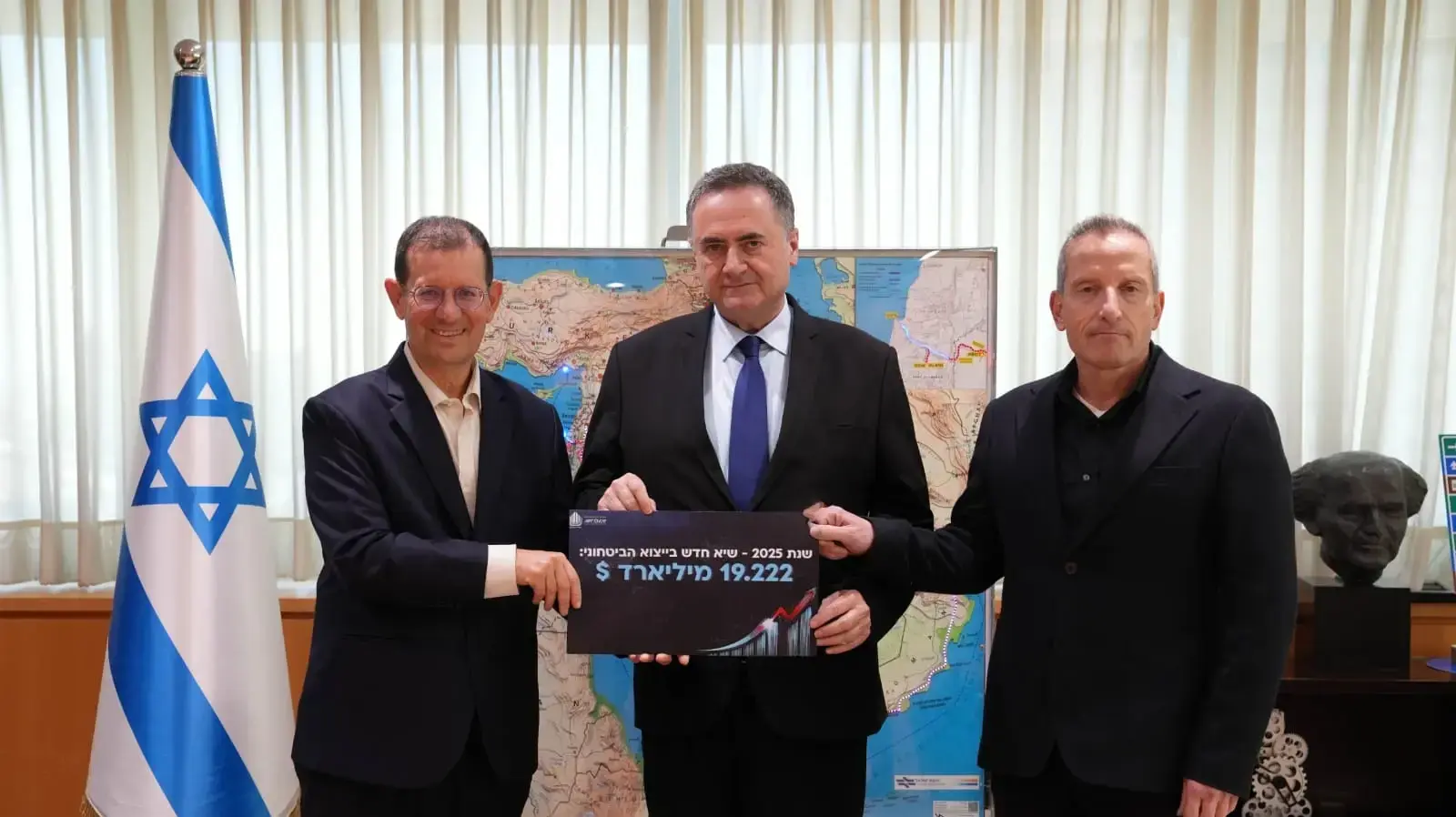 מנכ"ל משרד הביטחון אמיר ברעם, שר הביטחון ישראל כ"ץ ומנכל סיב"ט יאיר קולס מנכ"ל משרד הביטחון אמיר ברעם, שר הביטחון ישראל כ"ץ ומנכל סיב"ט יאיר קולס