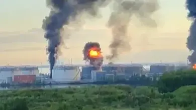עשן מיתמר מבית זיקוק שהותקף על ידי אוקראינה בעיר סנט פטרסבורג. 3 יוני 2026 עשן מיתמר מבית זיקוק שהותקף על ידי אוקראינה בעיר סנט פטרסבורג. 3 יוני 2026