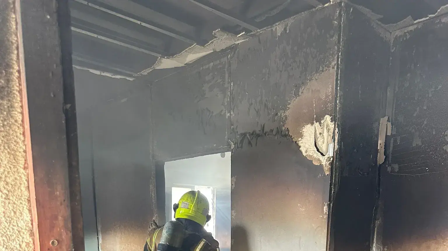 לוחמי האש חילצו גורי חתולים משריפה במבנה בפזורה סמוך לערערה בנגב לוחמי האש חילצו גורי חתולים משריפה במבנה בפזורה סמוך לערערה בנגב