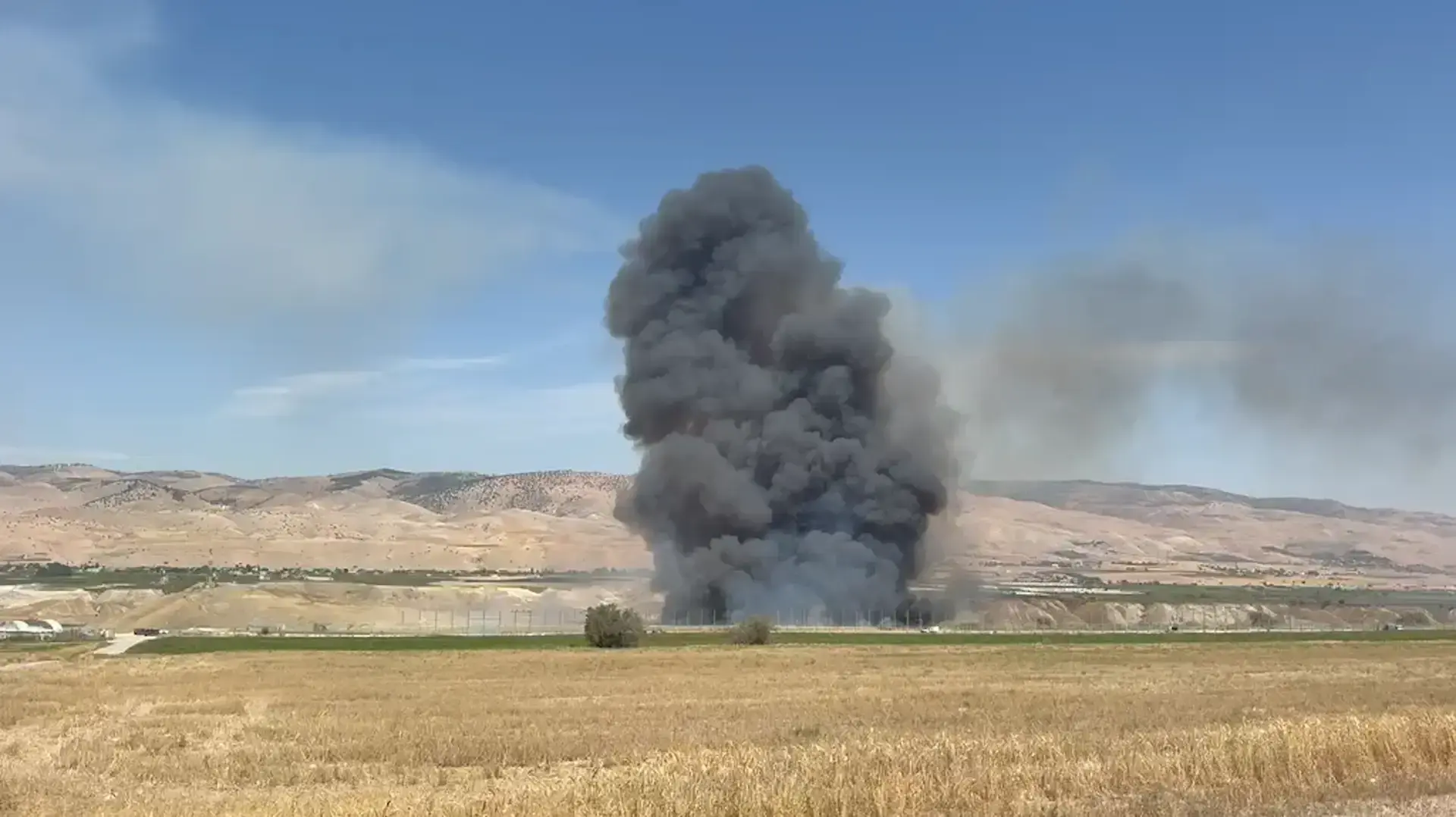 שריפות פרצו בשלושה מוקדים סמוך ליישוב הר ברכה