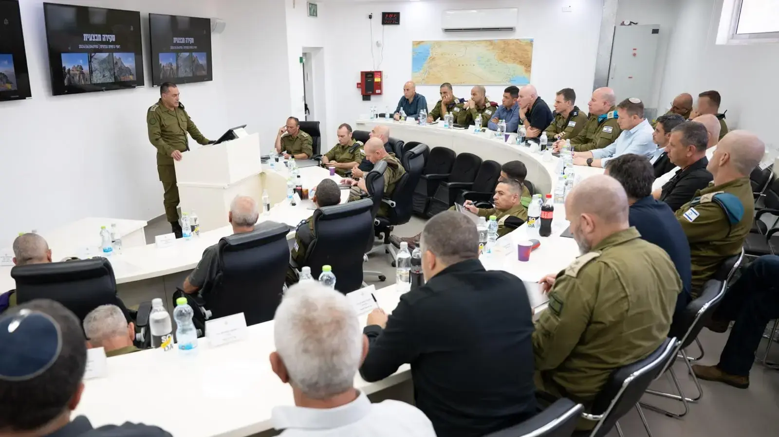 הרמטכ”ל אייל זמיר בהערכת מצב עם ראשי הרשויות ופורום מטכ”ל בפיקוד הצפון, 4 ביוני 2026 הרמטכ”ל אייל זמיר בהערכת מצב עם ראשי הרשויות ופורום מטכ”ל בפיקוד הצפון, 4 ביוני 2026
