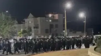 עשרות חרדים מוחים על מעצר עריק